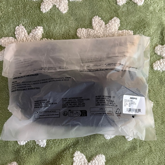 NWT 32D Skims wireless form push up plunge bra, onyx - Picture 2 of 7